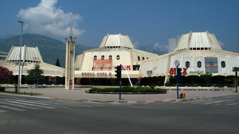 Площадь в Бар, Черногория – фотографии Черногории