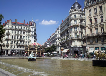 Фонтан в Лионе, Франция – фотографии Франции