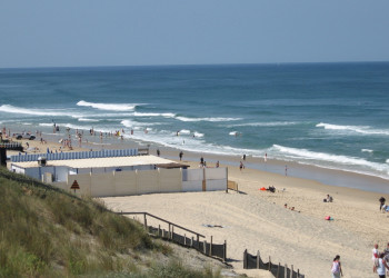 Люди на пляже в Бикарроссе, Франция. Фото 5 – фотографии Франции