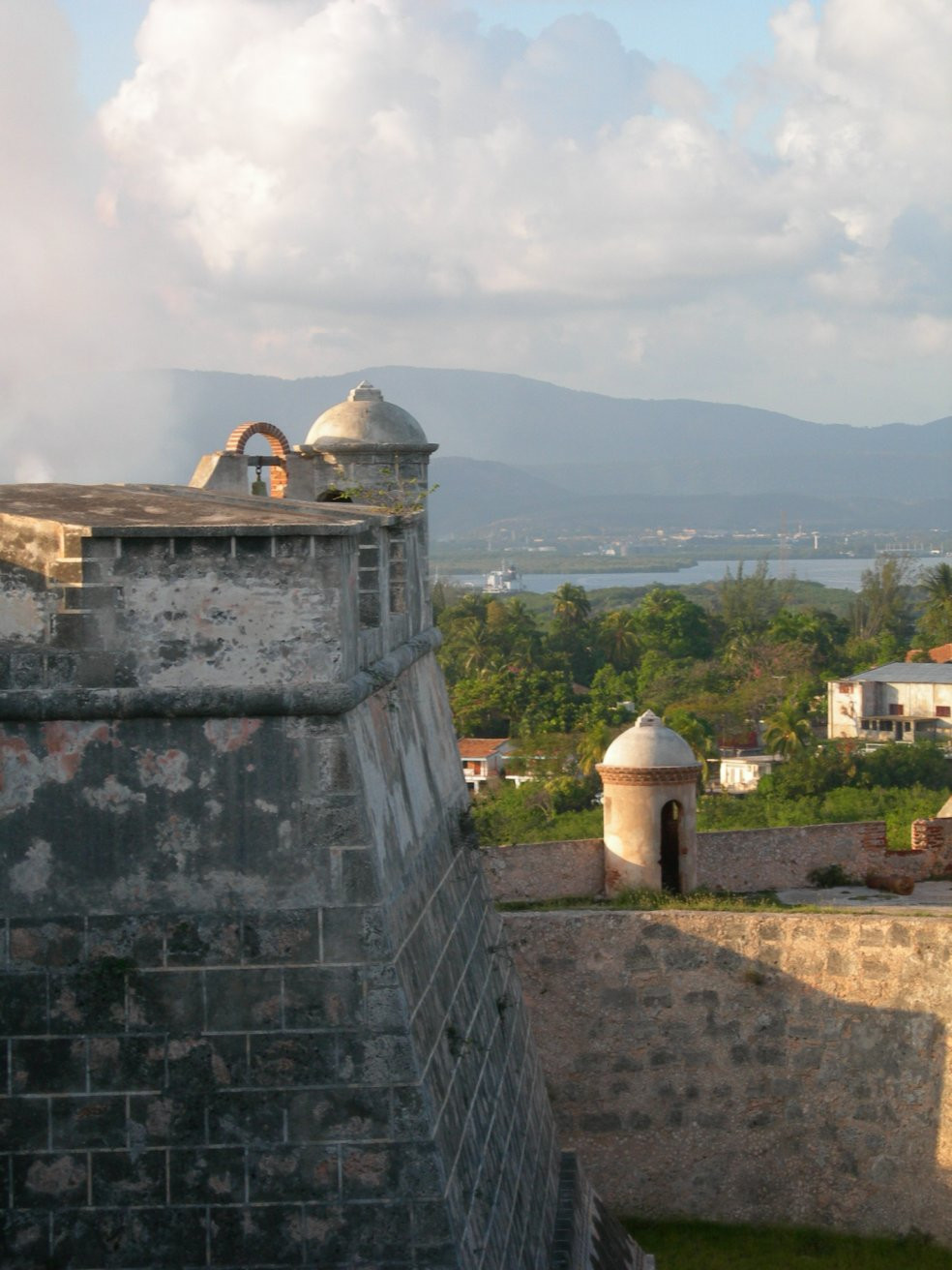 Крепость в Сантьяго-де-Куба, Куба – фотографии Кубы