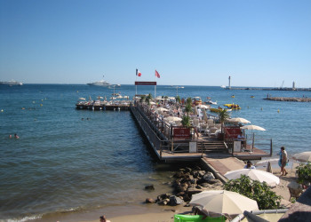 Кафе в Канне, Франция – фотографии Франции