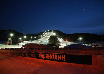 Парк спорта и отдыха Бобровый лог в вечернее время – фотографии России