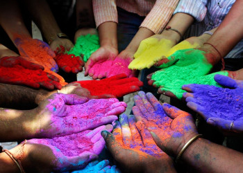 Холи — популярный индуистский фестиваль весны – фотографии Индии