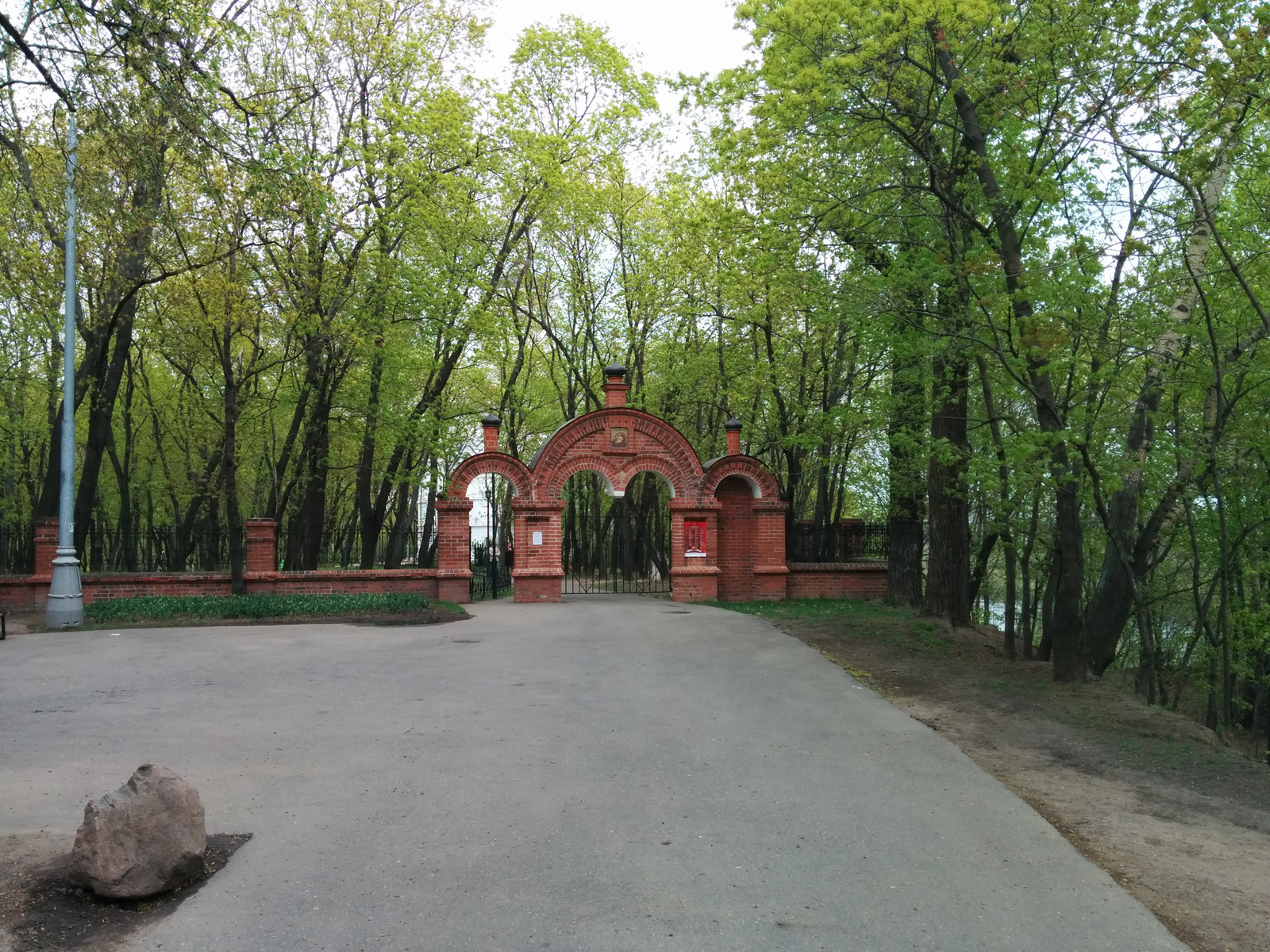 Парк Коломенское, ворота церкви – фотографии России