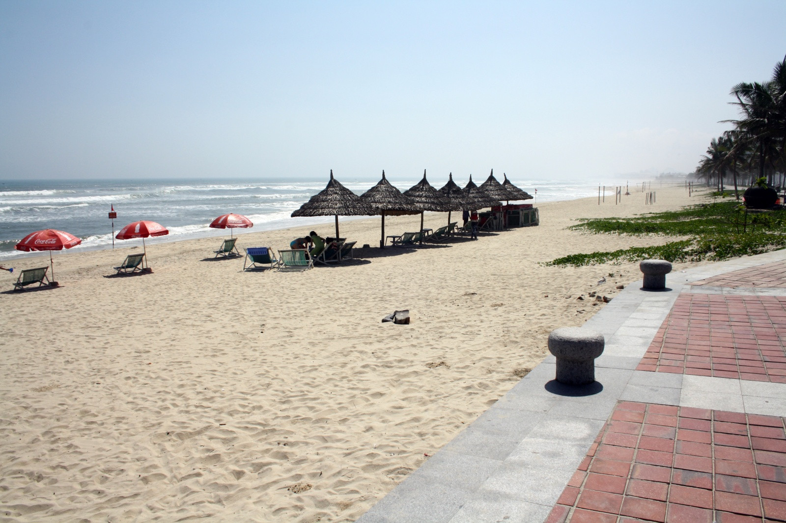 Протяжённый пляж Дананга – фотографии Вьетнама