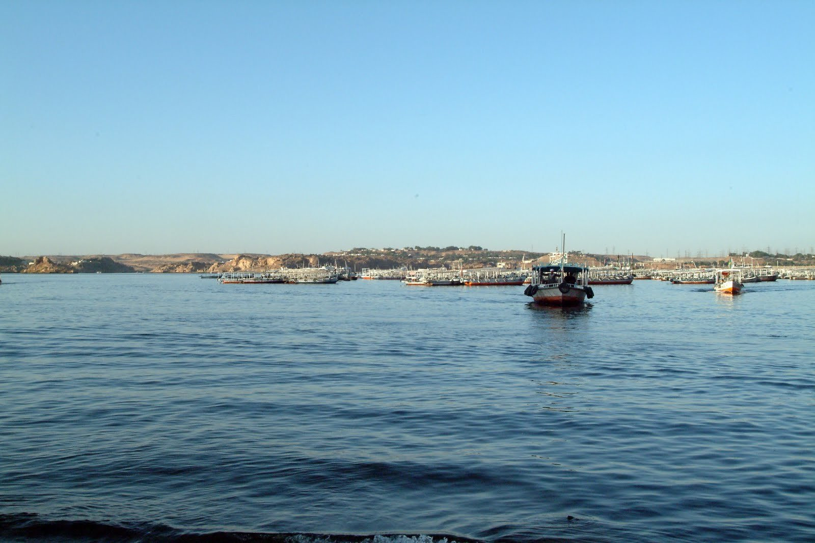 Морское побережье вблизи Асуан в Египте – фотографии Египта