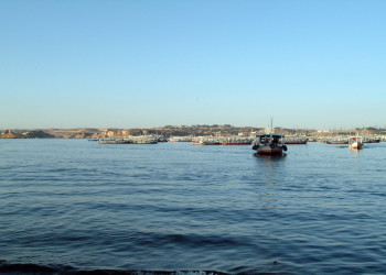 Морское побережье вблизи Асуан в Египте – фотографии Египта