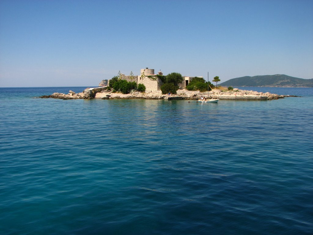 Остров в Которском заливе, Черногория – фотографии Черногории