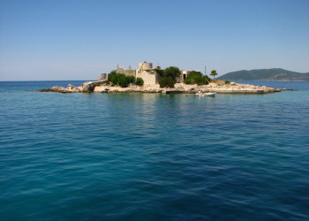 Остров в Которском заливе, Черногория – фотографии Черногории