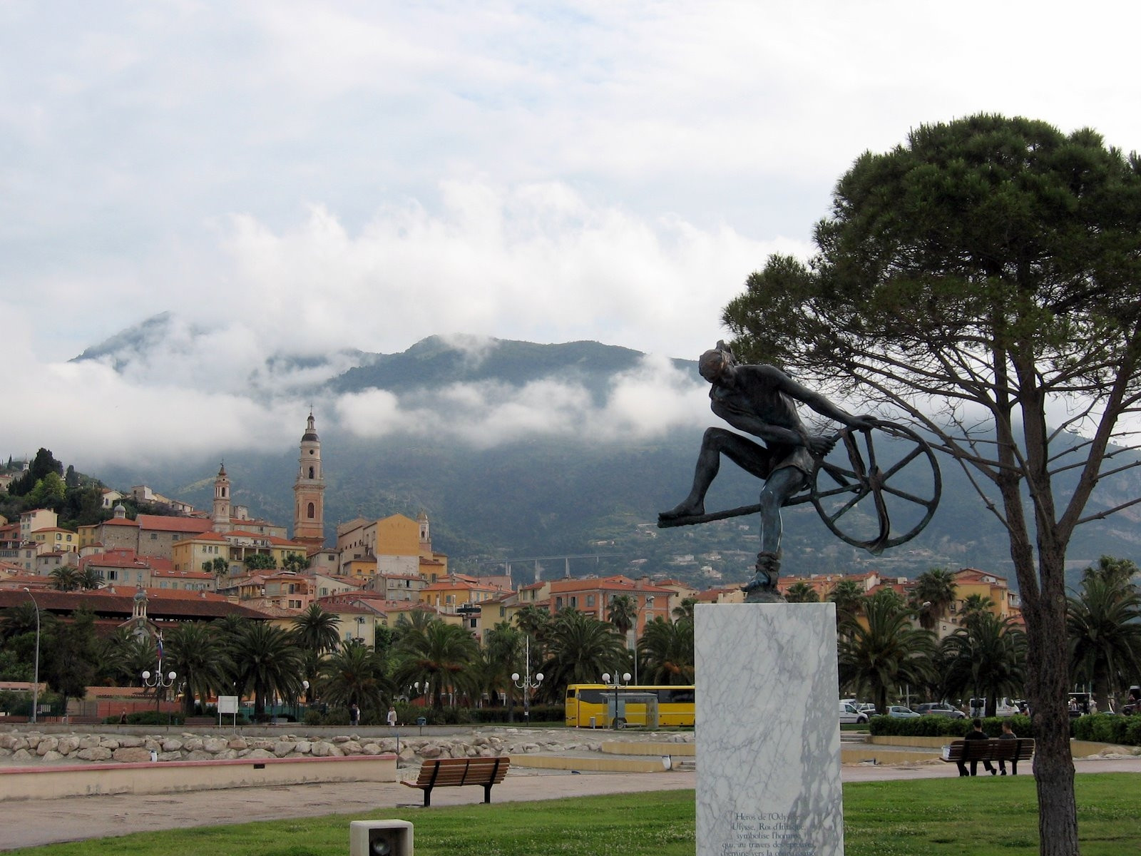 Скульптура в Ментоне, Франция – фотографии Франции