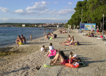 Люди на пляже в Задаре, Хорватия. Фото 3 – фотографии Хорватии