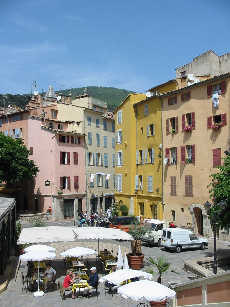 Кафе в Грассе, Франция – фотографии Франции