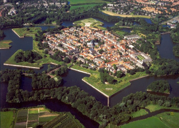 Нарден (Naarden) — небольшой город на западе Нидерландов. Фото 1 – фотографии Нидерландов