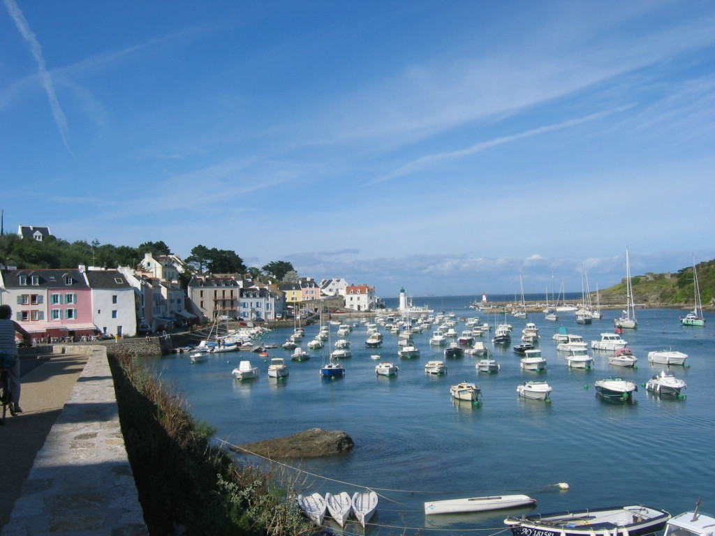 Лодки и парусники в Созоне, Франция – фотографии Франции