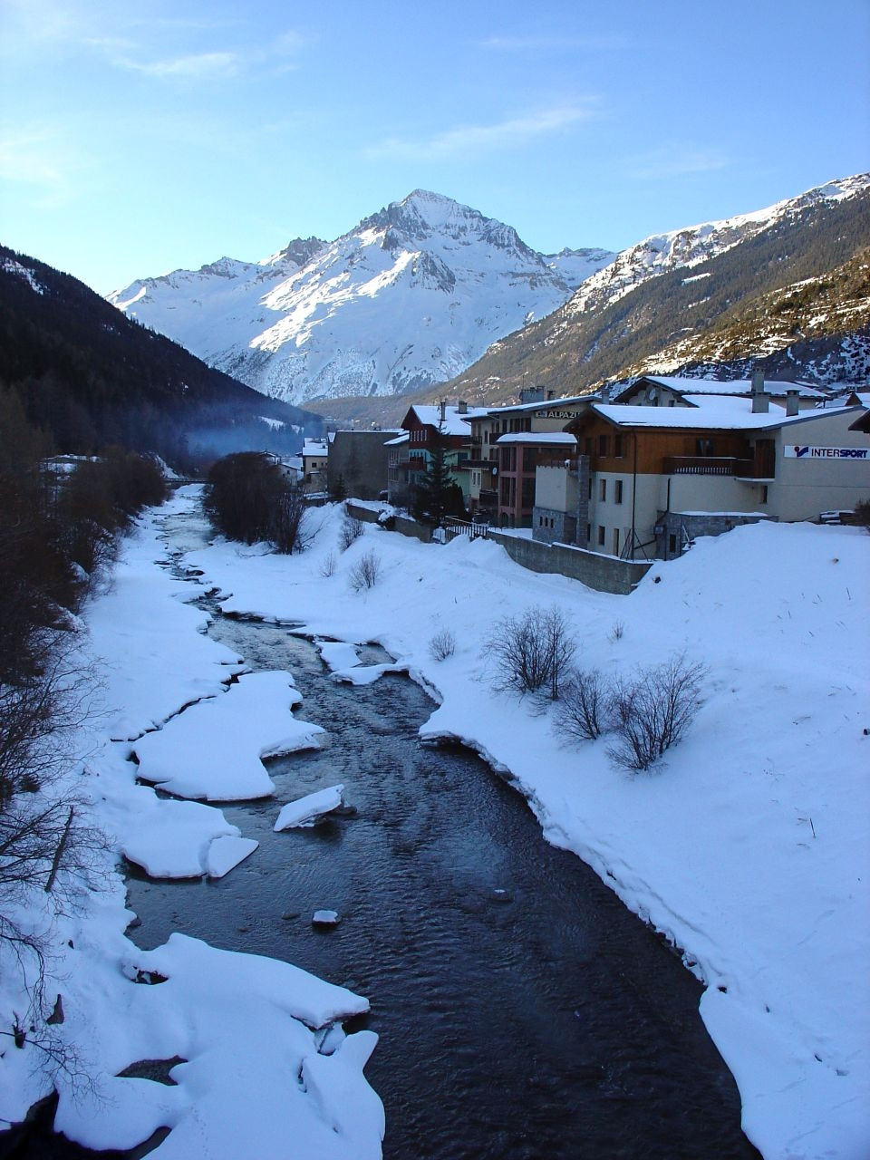 Река в Валь-Сени, Франция – фотографии Франции