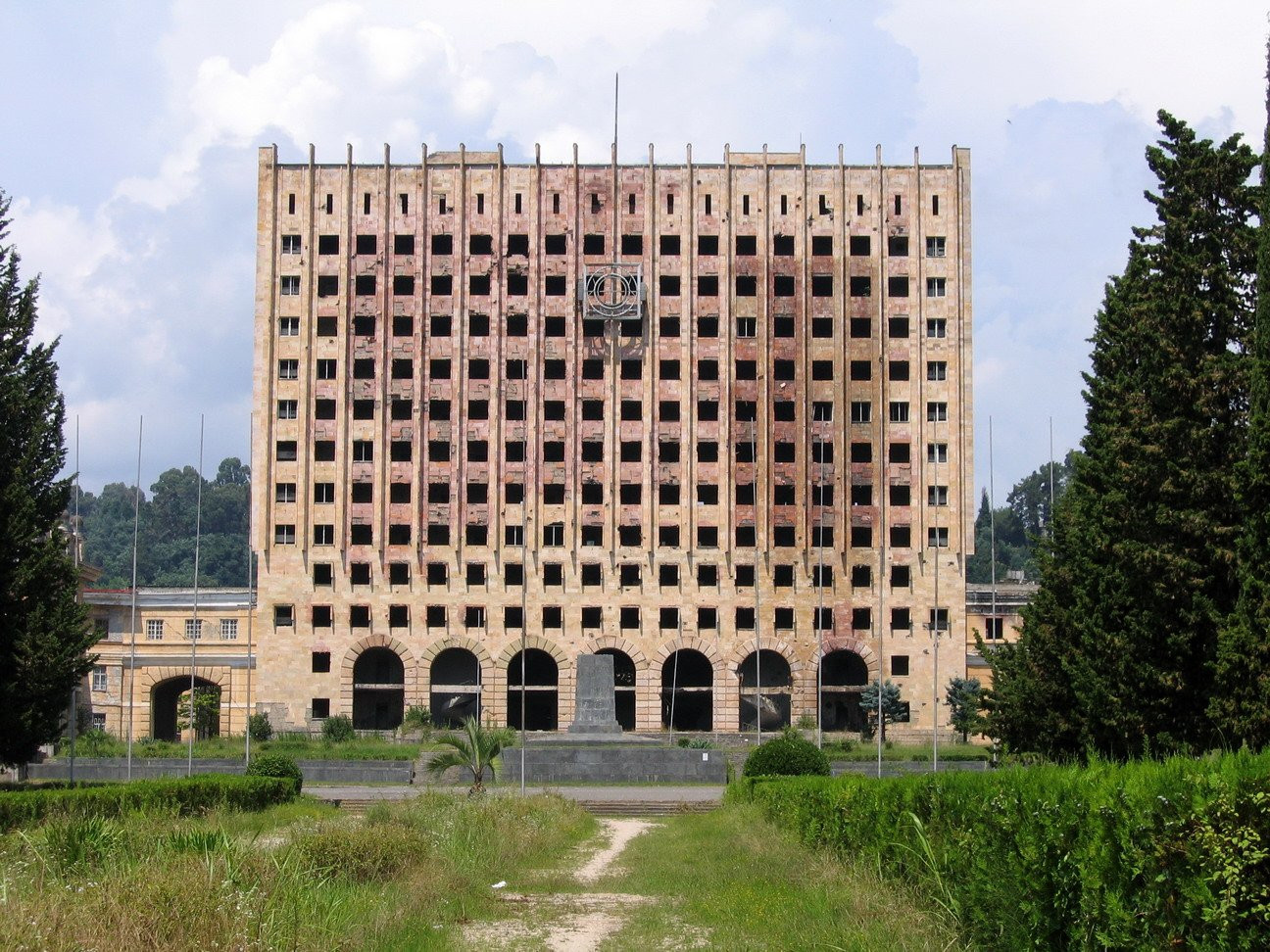 Дворец Правительства – фотографии Абхазии