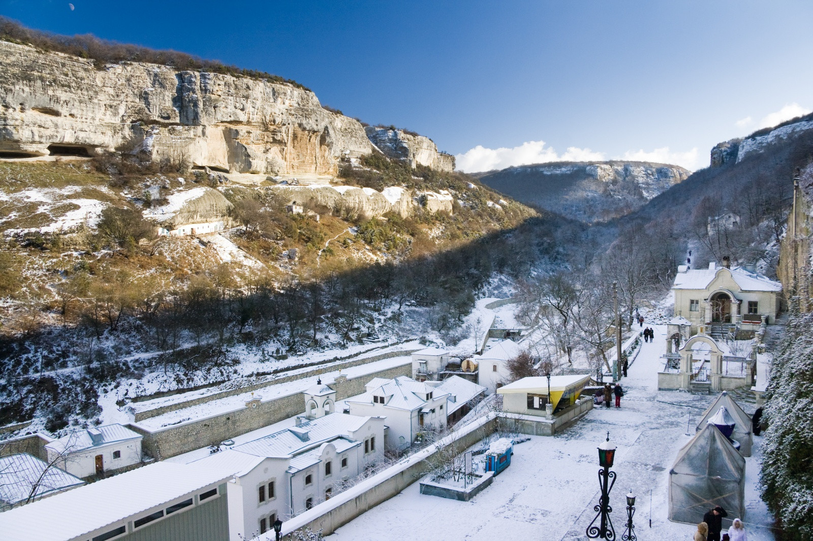 Свято-Успенский мужской монастырь, Бахчисарай, Крым зимой – фотографии России