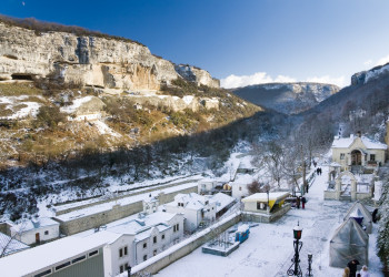 Свято-Успенский мужской монастырь, Бахчисарай, Крым зимой – фотографии России