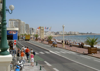 Люди в Ле-Сабль-д Олон, Франция – фотографии Франции