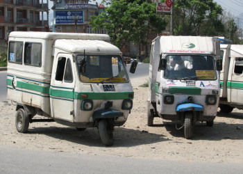 тук-тук – фотографии Непала