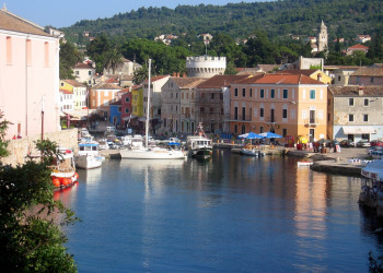 Набережная в Вели -Лошинь, Хорватия. Фото 1 – фотографии Хорватии