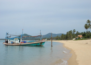 Катер в Маенам-Бич, Тайланд – фотографии Таиланда