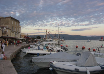 Лодки у причала в Крк, Хорватия. Фото 2 – фотографии Хорватии