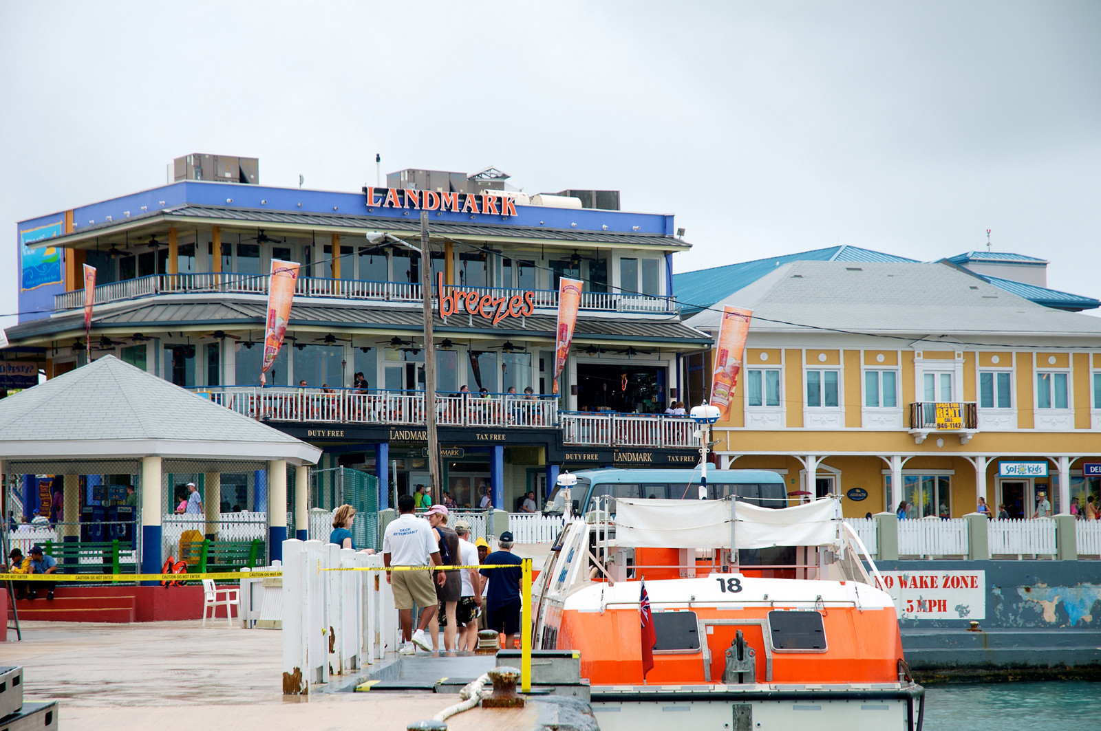 В порту Джорджтауна на Каймановых островах. Фото 1 – фотографии Каймановых островов