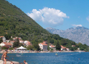 Пляж в Прчань, Черногория – фотографии Черногории