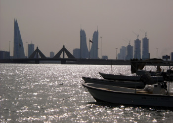 Вид на Манаму с берега Мухаррака – фотографии Бахрейна