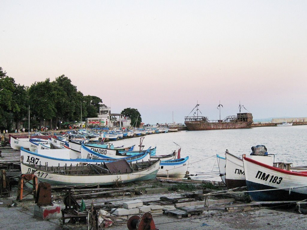 Лодки у причала в Поморие, Болгария. Фото 1 – фотографии Болгарии
