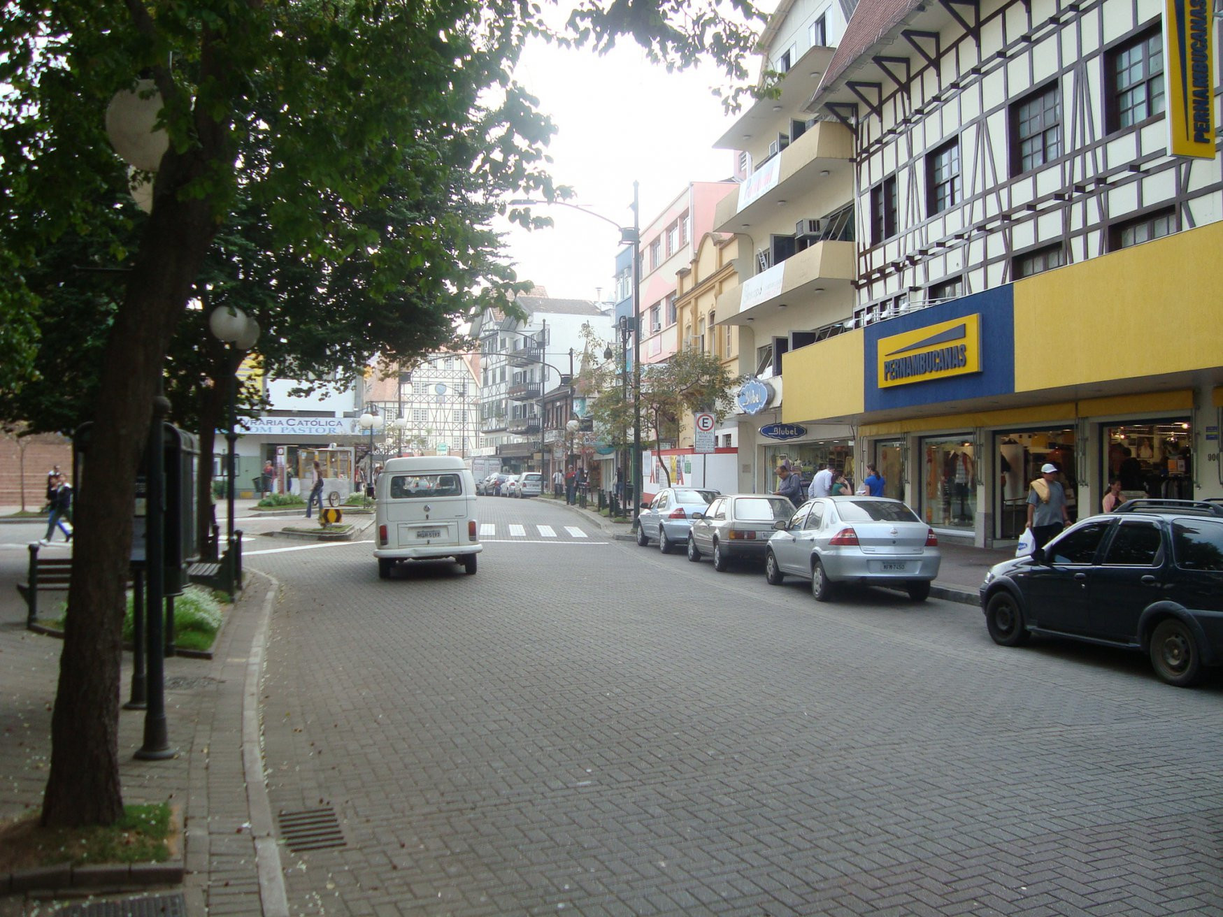 Улица в Блуменау, Бразилия. Фото 4 – фотографии Бразилии