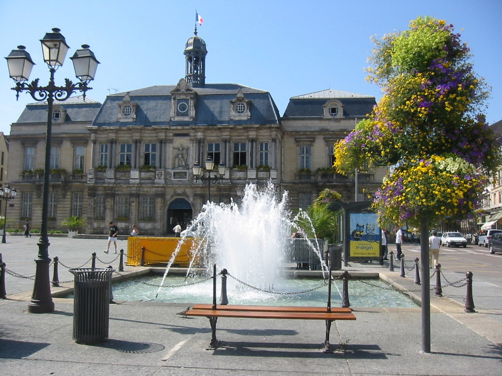 Фонтан в Труа, Франция – фотографии Франции