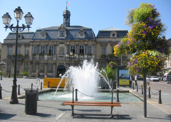 Фонтан в Труа, Франция – фотографии Франции