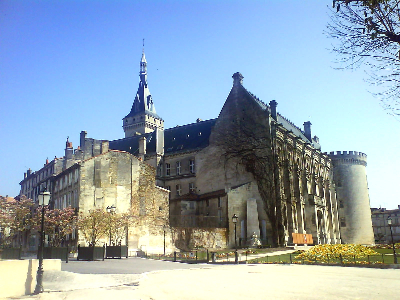 Замок в Ангулеме, Франция. Фото 1 – фотографии Франции