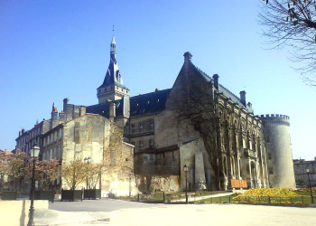 Замок в Ангулеме, Франция. Фото 1 – фотографии Франции