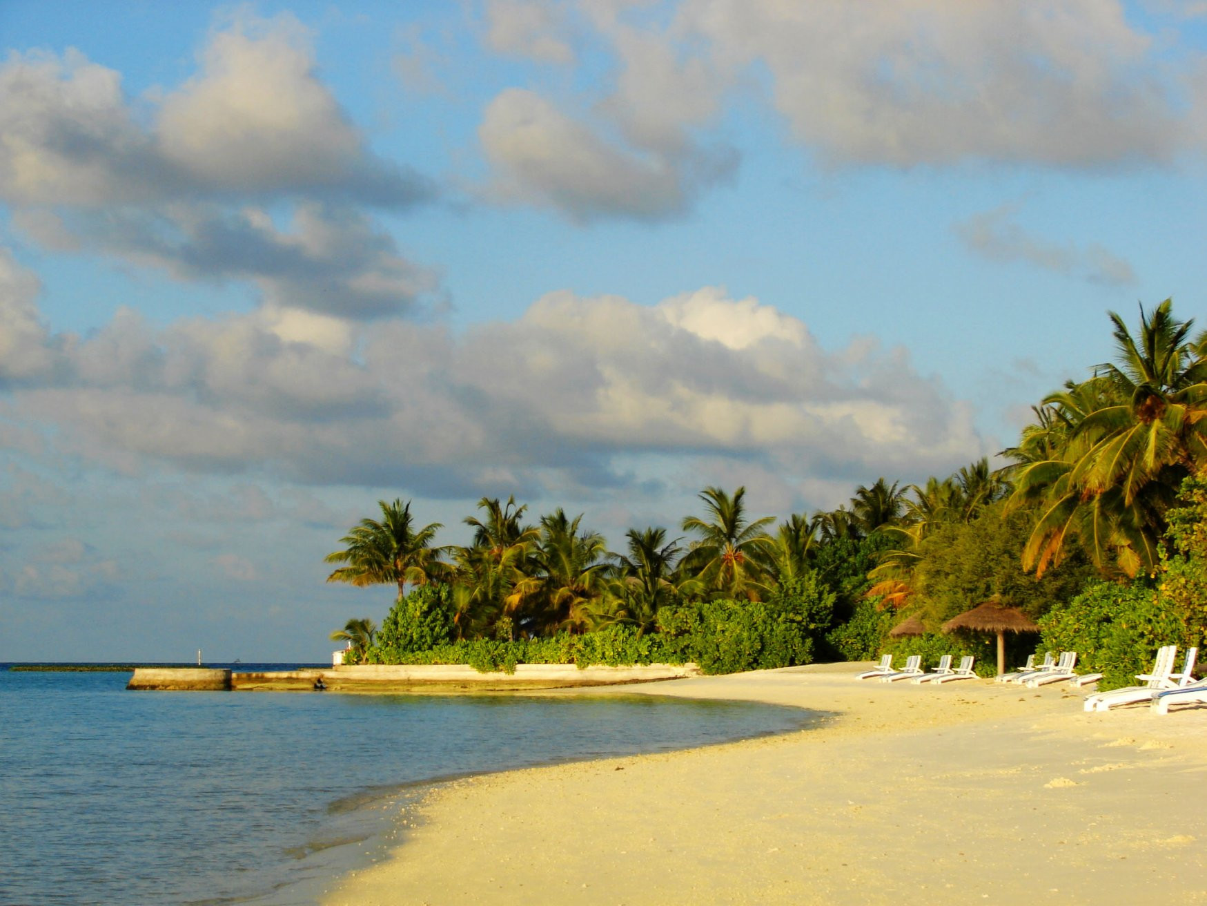 Пляж в Северный Мале Атолл, Мальдивы. Фото 3 – фотографии Мальдивских островов