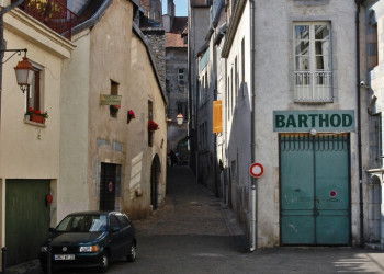 Дома в Безансоне, Франция – фотографии Франции