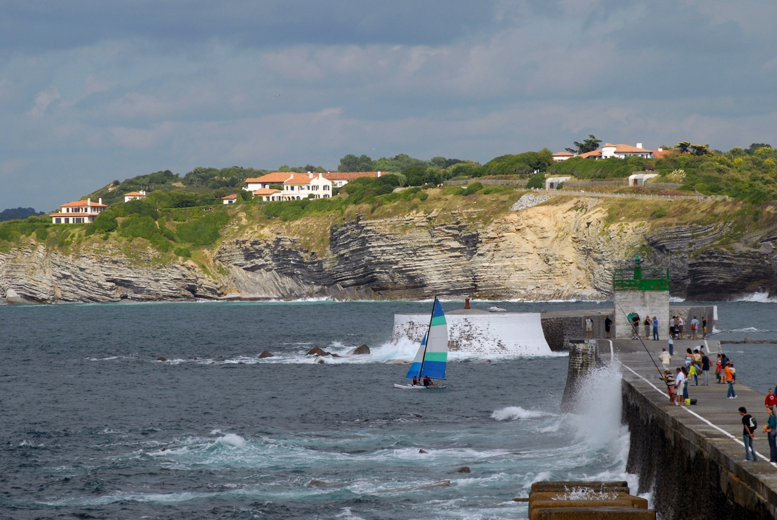 Набережная в Сибуре, Франция. Фото 5 – фотографии Франции