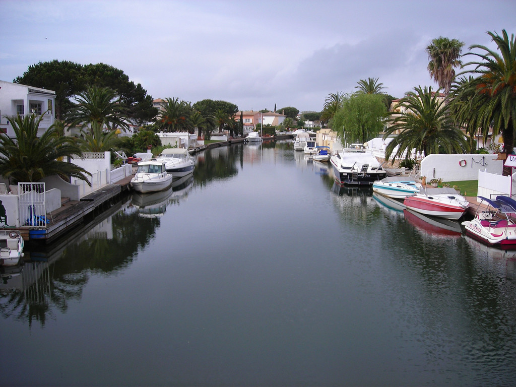 Каналы в испанском городке Эмпуриабрава. Фото 2 – фотографии Испании