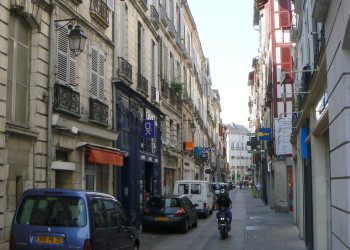 Улица в Байонне, Франция – фотографии Франции