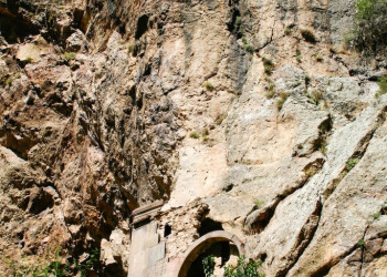 Ущелье монастыря Гегард, Армения. Фото 1 – фотографии Армении