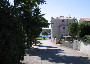 Улица в Пунате, Хорватия. Фото 1 – фотографии Хорватии