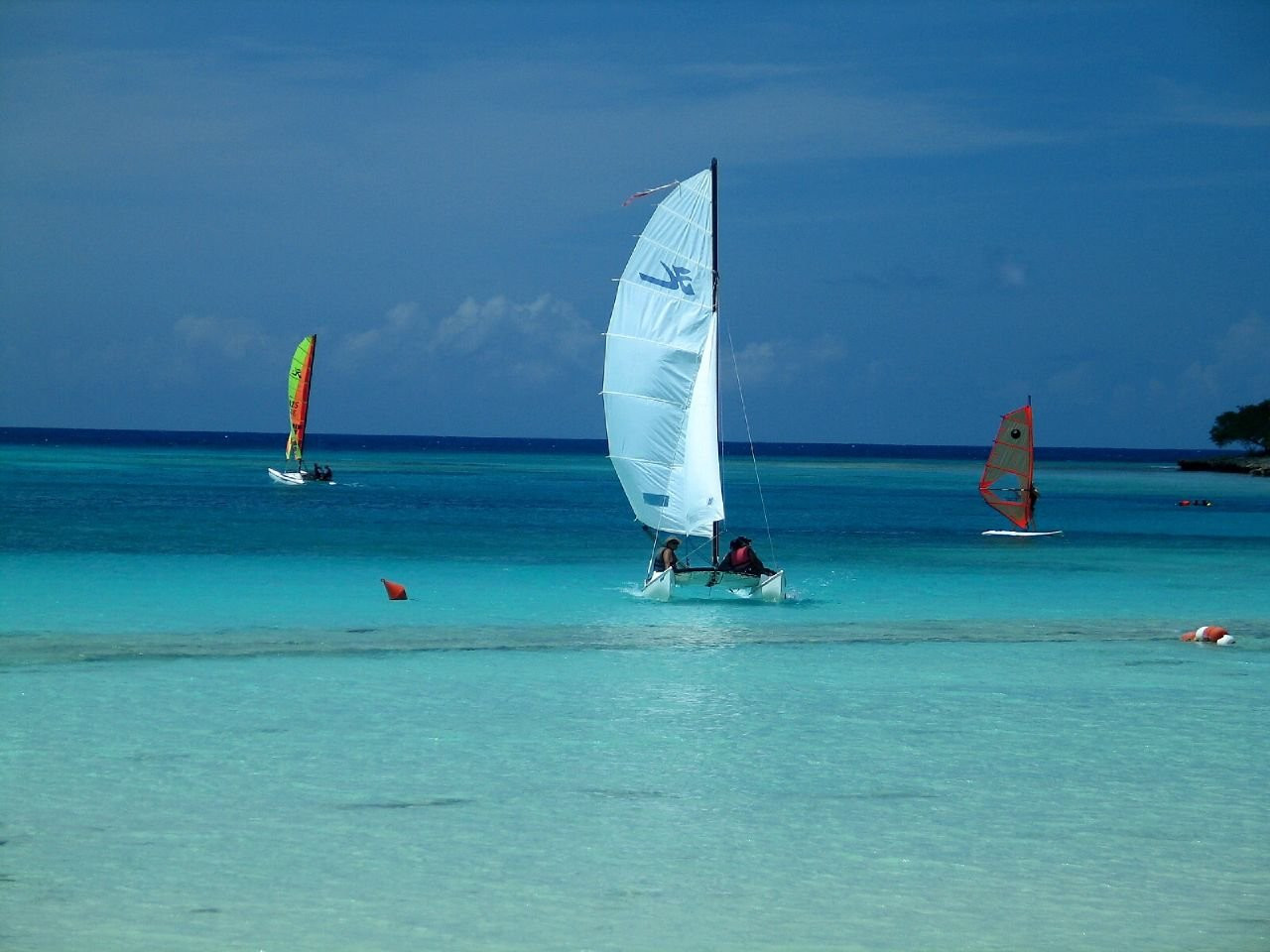Парусники в Ольгин провинция, Куба – фотографии Кубы
