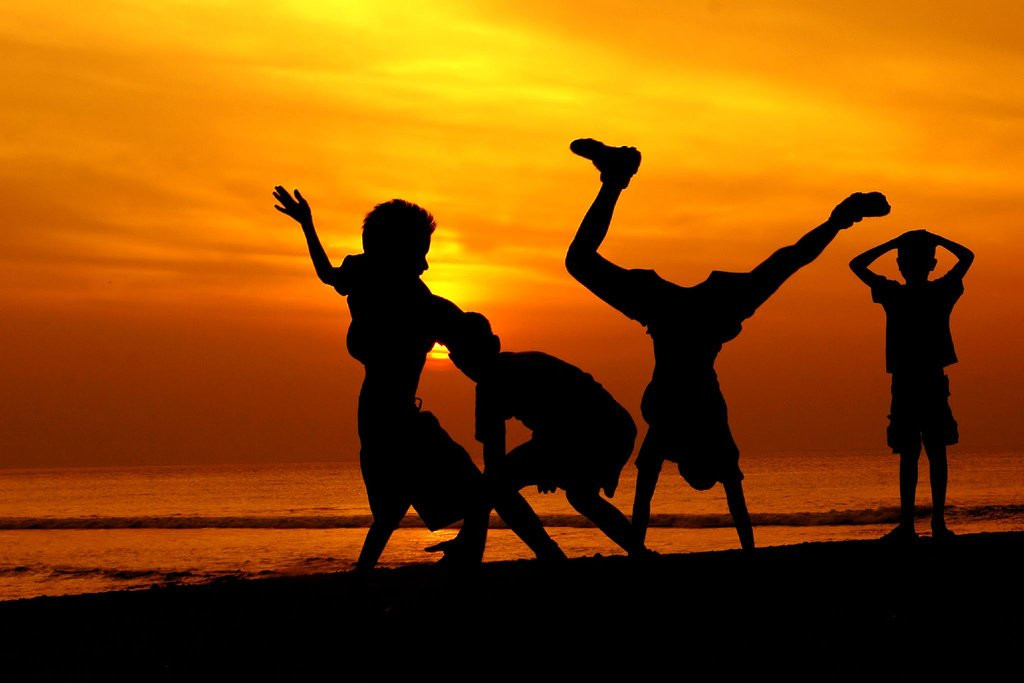 Дети в Гнавияни Атолл, Мальдивы – фотографии Мальдивских островов