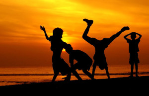 Дети в Гнавияни Атолл, Мальдивы – фотографии Мальдивских островов