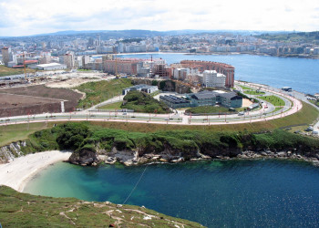 Вид на пляж Сан-Амаро (San Amaro) в Ла-Корунье – фотографии Испании