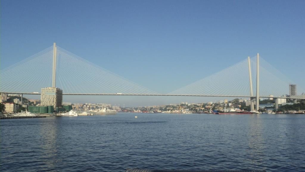 Вантовые мосты Владивостока -Русский и Золотой - одни из самых больших вантовых мостов во всем мире – фотографии России