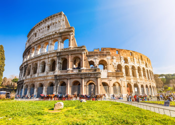 Некоторая часть Колизея (Coliseum) сейчас отреставрирована – фотографии Италии