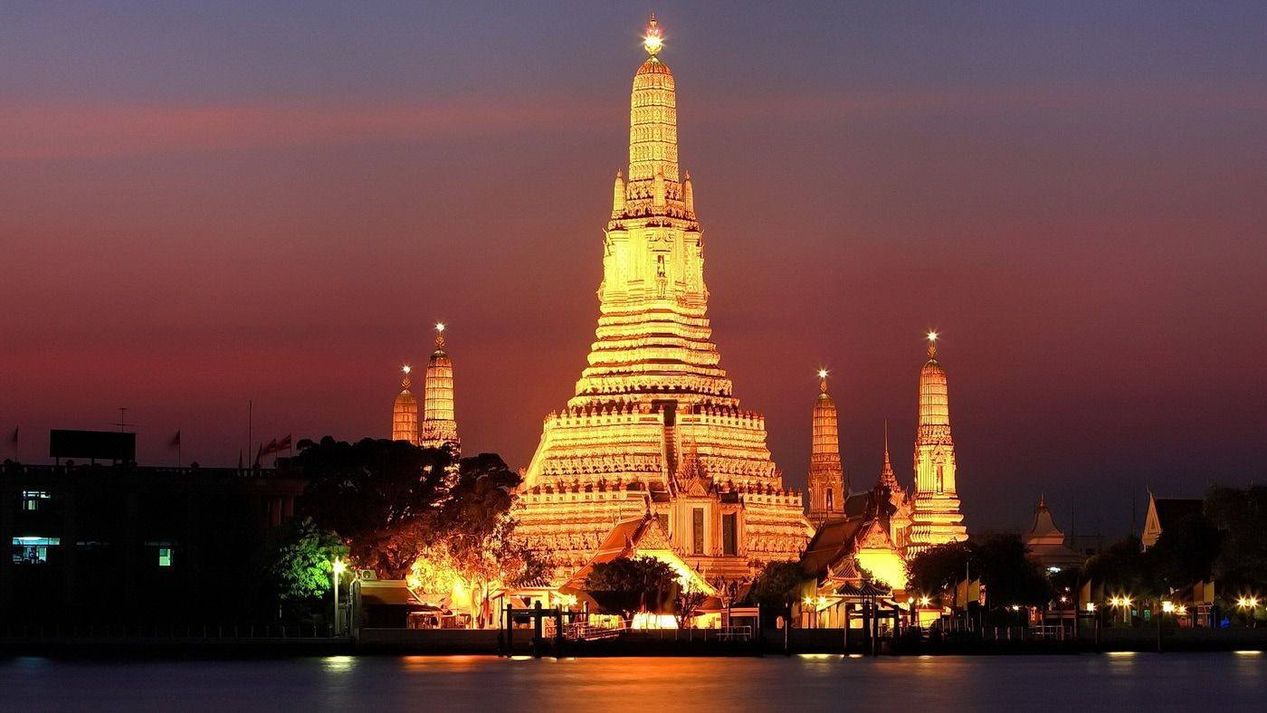 Храм Ват Арун при вечернем освещении – фотографии Таиланда